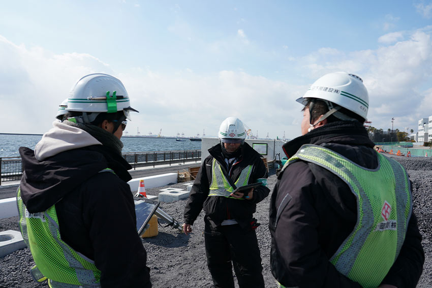 先輩社員と一緒に現場で学ぶ